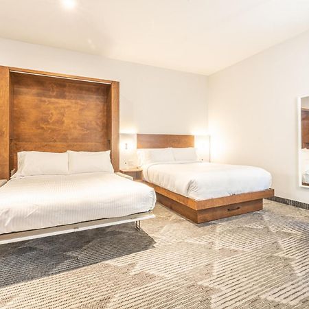 Hotel Manoir Vieux-Quebec ภายนอก รูปภาพ